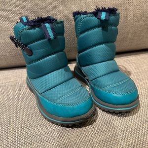 L.L. Bean Toddlers' Ultralight Winter Boots - size 7. Blue Pine.